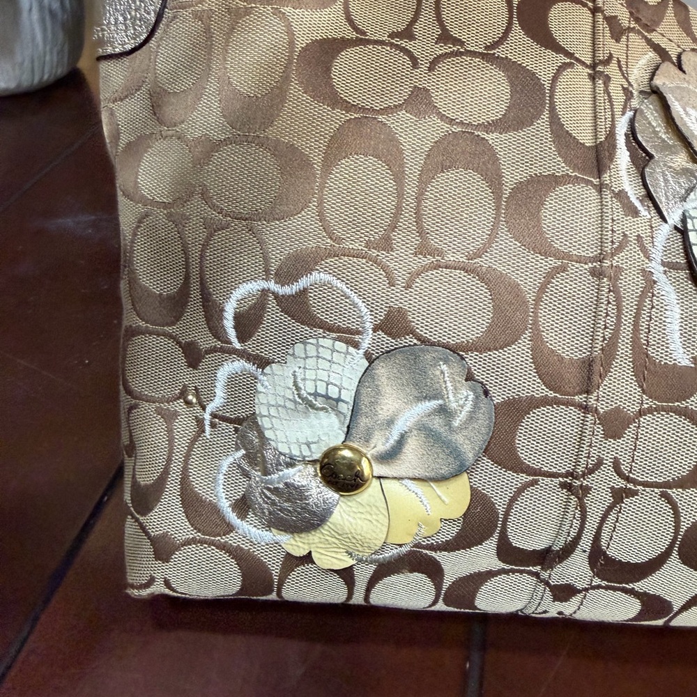 Coach Bleeker Floral Shoulder or crossbody - Picture 11 of 17